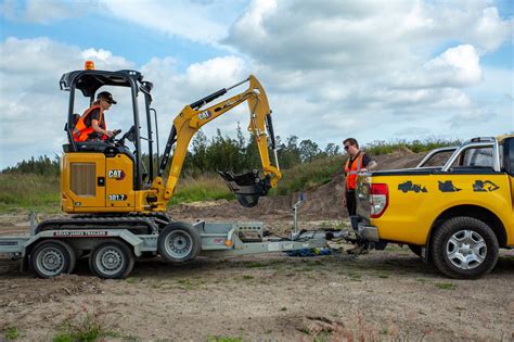 securing a mini excavator to a trailer|how to tie an excavator.